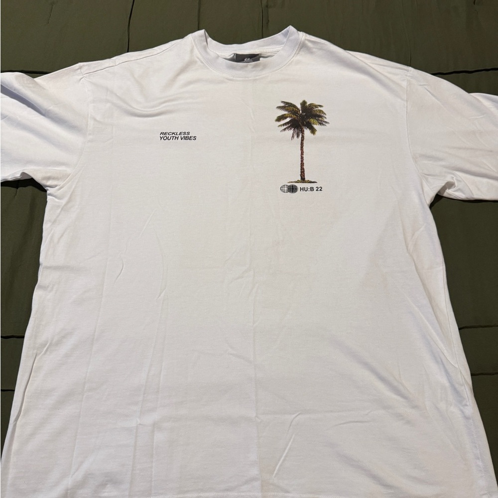 Men’s Boxy White Graphic T-Shirt- XL